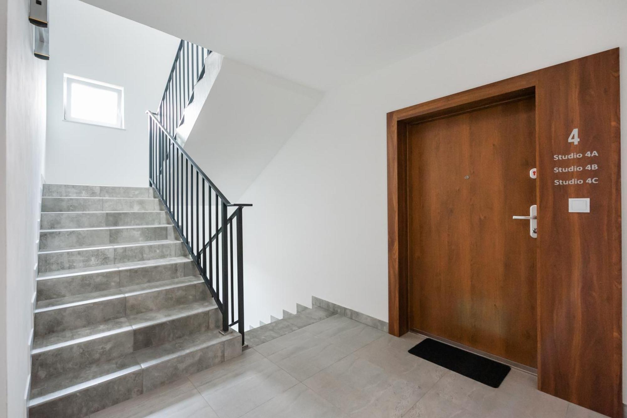 Hohome Comfy Apartments وارسو المظهر الخارجي الصورة